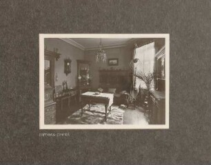 "Empfangs-Zimmer" des Geschäfts-Gehilfinnen-Heimes in Karlsruhe