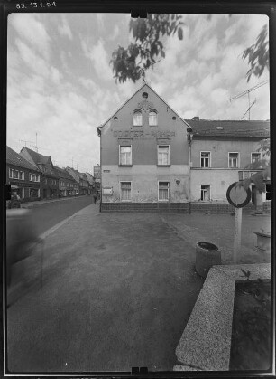Delitzsch, Marienplatz. Gasthof "Goldner Anker". Eingangsfront (Teilansicht)