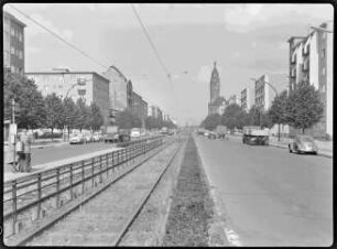 Blick entlang der Otto-Suhr-Allee