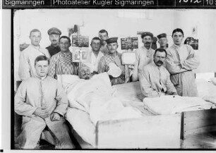 Verwundete Soldaten des 119. Grenadierregiments im Lazarett