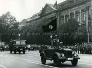 Parade der Kampfgruppen zum 10.Jahrestag des Mauerbaus