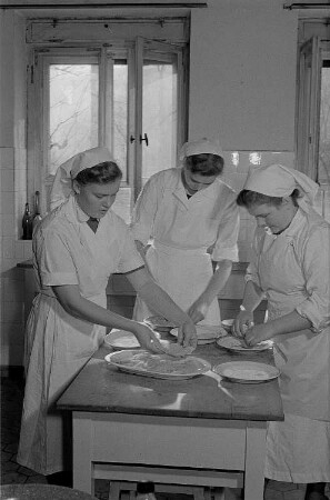 Auszubildende der Fachschule für Gastronomie in der Käthe-Kollwitz-Straße 48-50