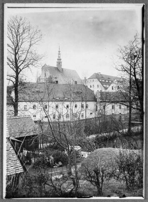 Vorm Kloster Marienstern