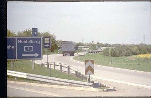 Einfahrt in Tangente Nordost (Heilbronn Richtung Heidelberg) von Nebenfahrbahn Nord der A6 (Heilbronn Richtung Mannheim)