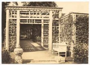 Ausstellungsgarten Jubiläums-Gartenbau-Ausstellung 1926, Dresden: Spalier im Rosengarten, Abschnitt 4