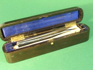 EBENHOLZKASTEN MIT RASIERMESSER