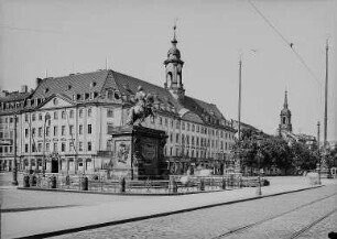 Neustädter Markt und Hauptstraße : Dresden-Neustadt, Neustädter Markt mit dem Reiterstandbild August des Starken und Rathaus