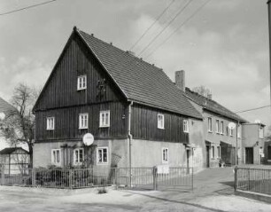 Ottendorf-Okrilla, Gehöft : Ottendorf-Okrilla. Gehöft (18. Jahrhundert begonnen), Lomnitzer Straße 13. Straßenansicht des Wohnstallhauses