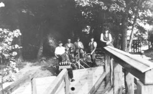 Hähnichen-Quolsdorf. Ehem. Wassermühle am Schöps beim Rittergut, am Wehr, um 1938, Repro