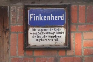 Quedlinburg - Straßenbezeichnung : Straßenbezeichnung Finkenherd. Aufgenommen in Quedlinburg ca. 2004