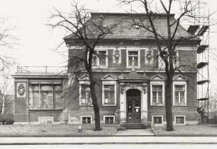 Dresden-Neustadt, Antonstraße 15. Wohn- und Geschäftshaus (M. 19. Jh.). Straßenfront