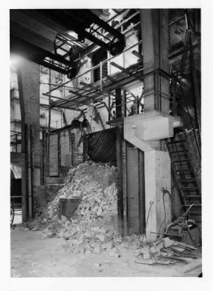 Industrie-Kraftwerk. Zerstörtes Kesselhaus, Innenansicht der Kessel (Feuerungsseite) : Lauta (Niederlausitz). Industrie-Kraftwerk. Zerstörtes Kesselhaus, Innenansicht der Kessel (Feuerungsseite)