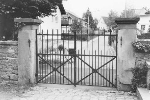 Friedhofsanlage; Hasselroth, Friedhofstraße, Friedhofstraße 8