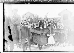 Fasnacht Sigmaringen; Umzugswagen im Bauhof