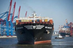 Hafenbecken Burchardkai. 07.2013. MSC MARGARITA ist einContainer Ship. Es fährt unter der Flagge von Liberia. Es wurde gebaut in 2002