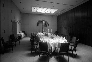 Berlin: Hiltonhotel; ein Speisesaal