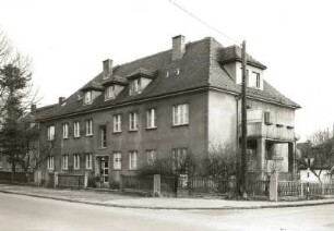 Dresden-Neustadt, Charlottenstraße 30 / Ecke Auf dem Meisenberg. Wohnhaus (um 1935). Straßenansicht