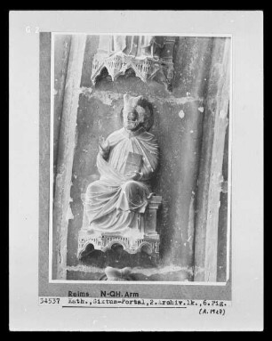Sixtusportal — Archivolten links — Kirchengelehrter