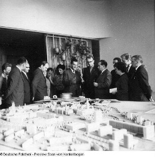 Leningrader Parteidelegation; Stadtbesichtigung