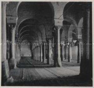 Tunis, Im Inneren der größten Moschee Kairouans, der Sidi-Okba-Moschee