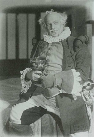 Kottenkamp, Walther : Walther Kottenkamp als Falstaff in "Die lustigen Weiber von Windsor" von William Shakespeare. Dresden: Schauspielhaus, 03.10.1929