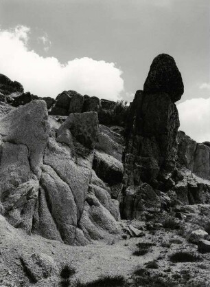 Serra da Estrela, typische Felsformation um den Torre