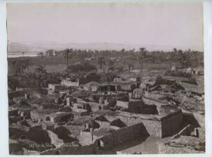 Karnak, Luxor (Theben-Ost): Ansicht auf das Dorf Karnak vom Pylon des Chons