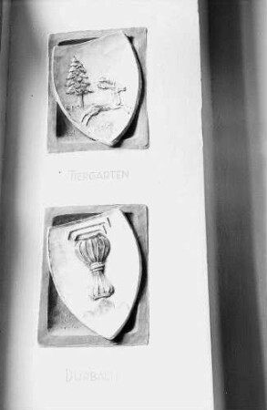 Offenburg: Wappen im Landratsamt, am Fenster