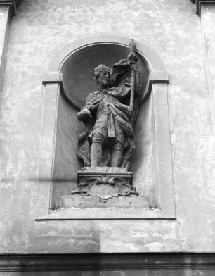 Nische mit Statue