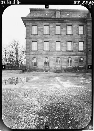 Heilbad Heiligenstadt, Friedensplatz 8. Schloß (Landratsamt, 1736-1738; J. C. Heinemann). Teilansicht