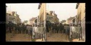 Soldatengruppe auf der Straße, Grandpre