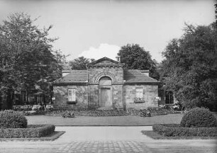 Dresden. Großer Garten. Ansicht eines der beiden Torhäuser an der Hauptallee am stadtseitigen Eingang