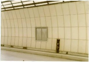 Tunnel bei Hölzern in km 528,925 Tunnelauskleidung. Hydrantennische. Beleuchtungsband