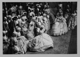 Szene mit Angela Kolniak als Kurfürstin Marie und Gottlob Frick aus "Der Vogelhändler" von Carl Zeller. Reproduktionspositiv nach Fotografie von Gerhard Laßig. Staatsoper Dresden, 1942/1943