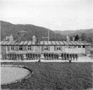 Morgendlicher Fahnenappell in einem Lager des Reichsarbeitsdienstes in Baden