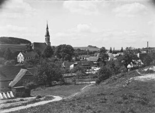 Ansicht von Oberoderwitz : Oberoderwitz. Ortsansicht mit Pfarrkirche. Blick nach Südwesten
