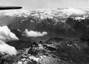 Blick auf die Alpen, aus der Serie 'Die Welt des Tabaks'