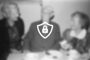 CDU: Kaffeenachmittag für Senioren der Wicherngemeinschaft "Altenfriede": [Name maskiert] Bewohner [Name maskiert] und CDU-Vorstandsmitglied [Name maskiert] 27. Januar 1988