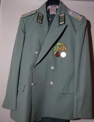 Uniform VoPo (2) hellgrün 2x Jacke 1x Hose 1x Langbinder