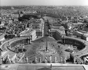 Vatikan. Petersplatz (Piazza San Pietro). Ansicht vom Dom