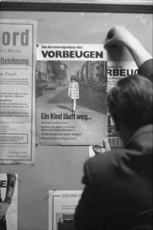 Fahndung der Polizei nach entlaufenen und vermissten Kindern