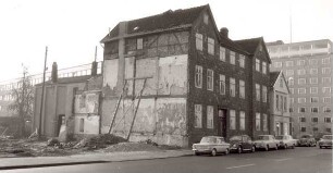 Leopoldstraße. Detmold. Abriss von Gebäuden für das Nebengebäude der Bezirksregierung; im Hintergrund. das Hauptgebäude. Frühjahr 1967
