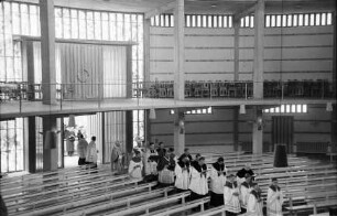 Freiburg: Konsekration der Klinikkirche, Einzug der Geistlichkeit