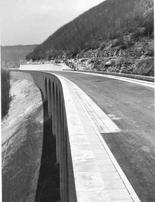 Malakoffbrücke, km 152,323 - km 152,436 Asphaltbetondecke, Brüstungsmauerwerk, Entwässerung