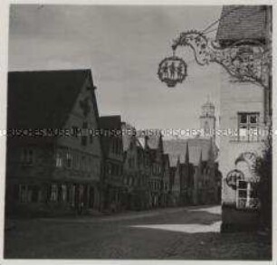 Dinkelsbühl, Segringer Straße, Wirtshausschild "Drei Mohren"