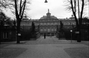 Rastatt: Schloss; mit Auffahrt