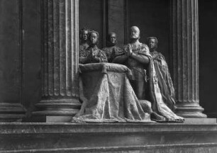 Philipp II. und seine Familie als Betergruppe