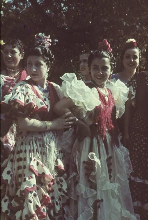 Reisefotos Spanien. Spanische Mädchen in andalusischer Tracht