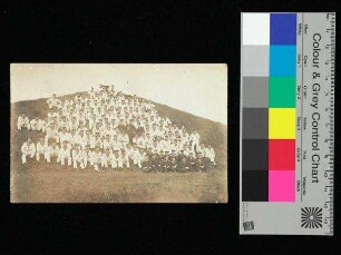 Mannschaft, Gruppenfoto - Postkarte adressiert an Matr. K. Vogler W. Hafen, Netzsperre