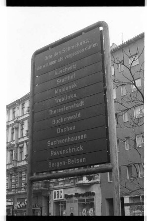 Kleinbildnegative: Denkmal für die KZ-Opfer, Kaiser-Wilhelm-Platz, 1981